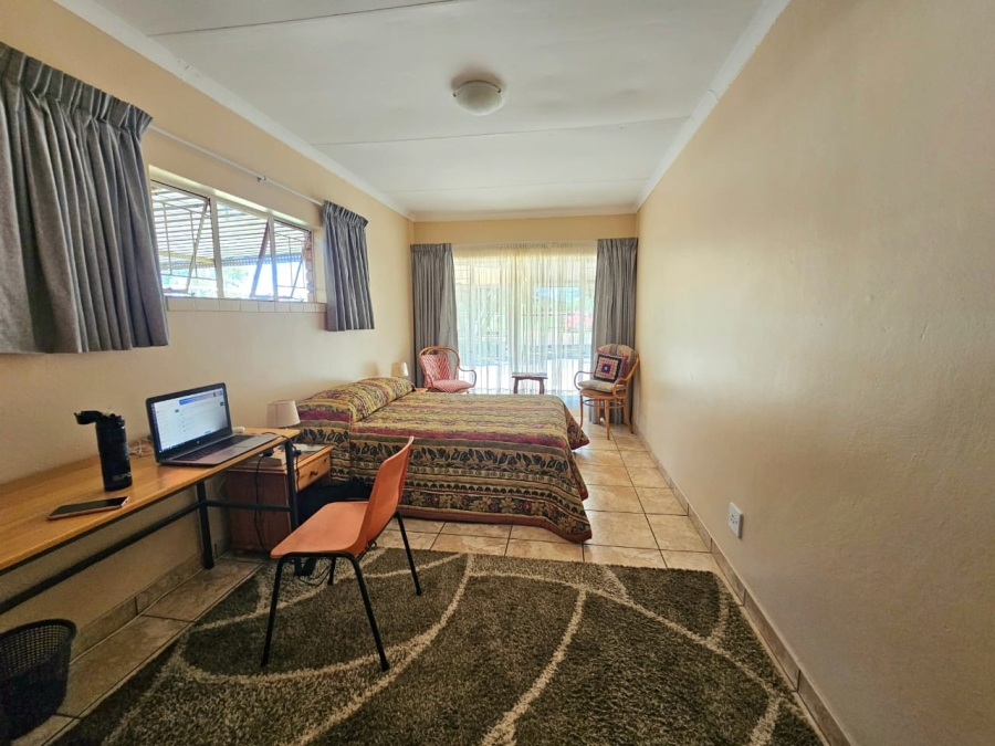 5 Bedroom Property for Sale in Miederpark North West
